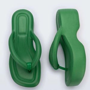 Melissa free platform flip flops in size 10